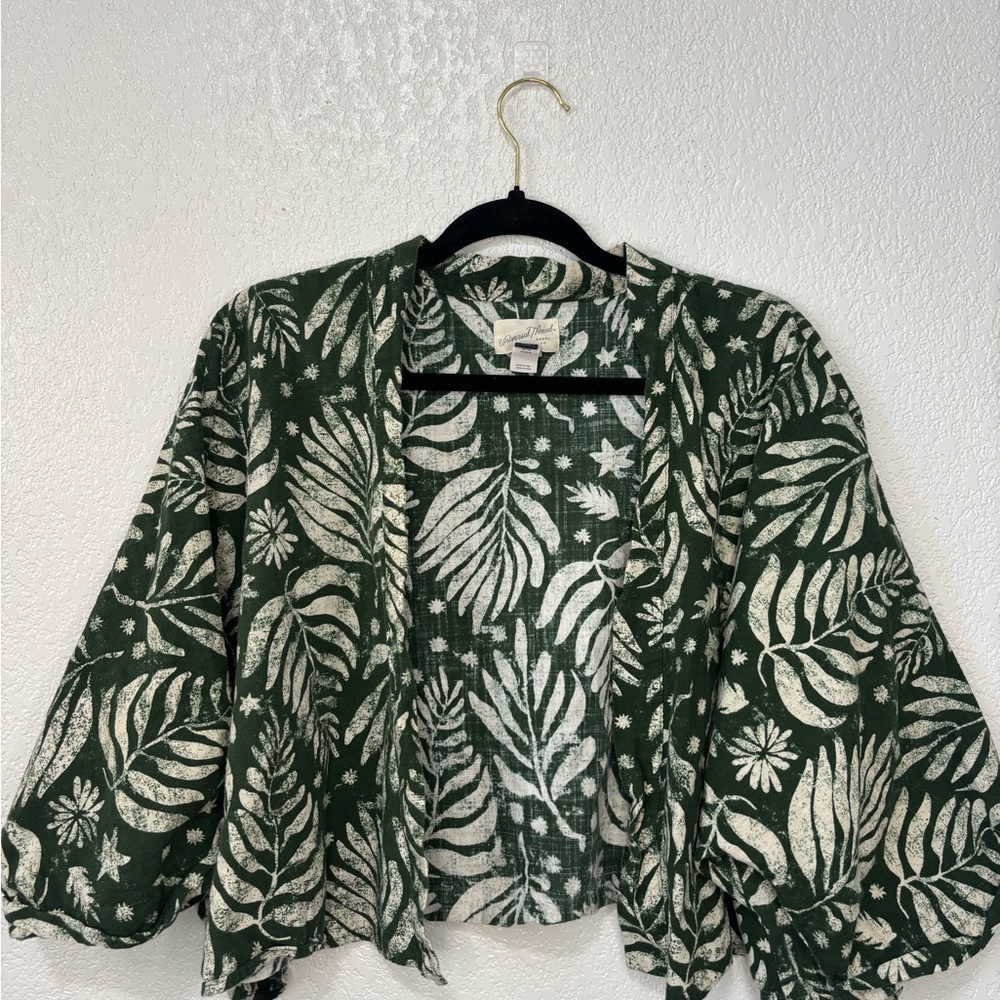 Universal Thread Green and White Leaf Print Top